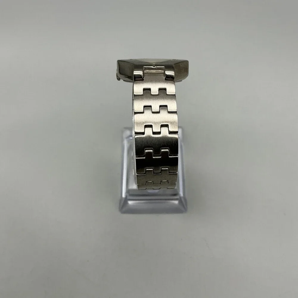Guess Womens Watch 27mm Champagne Dial Silver Tone Stainless New Battery 7